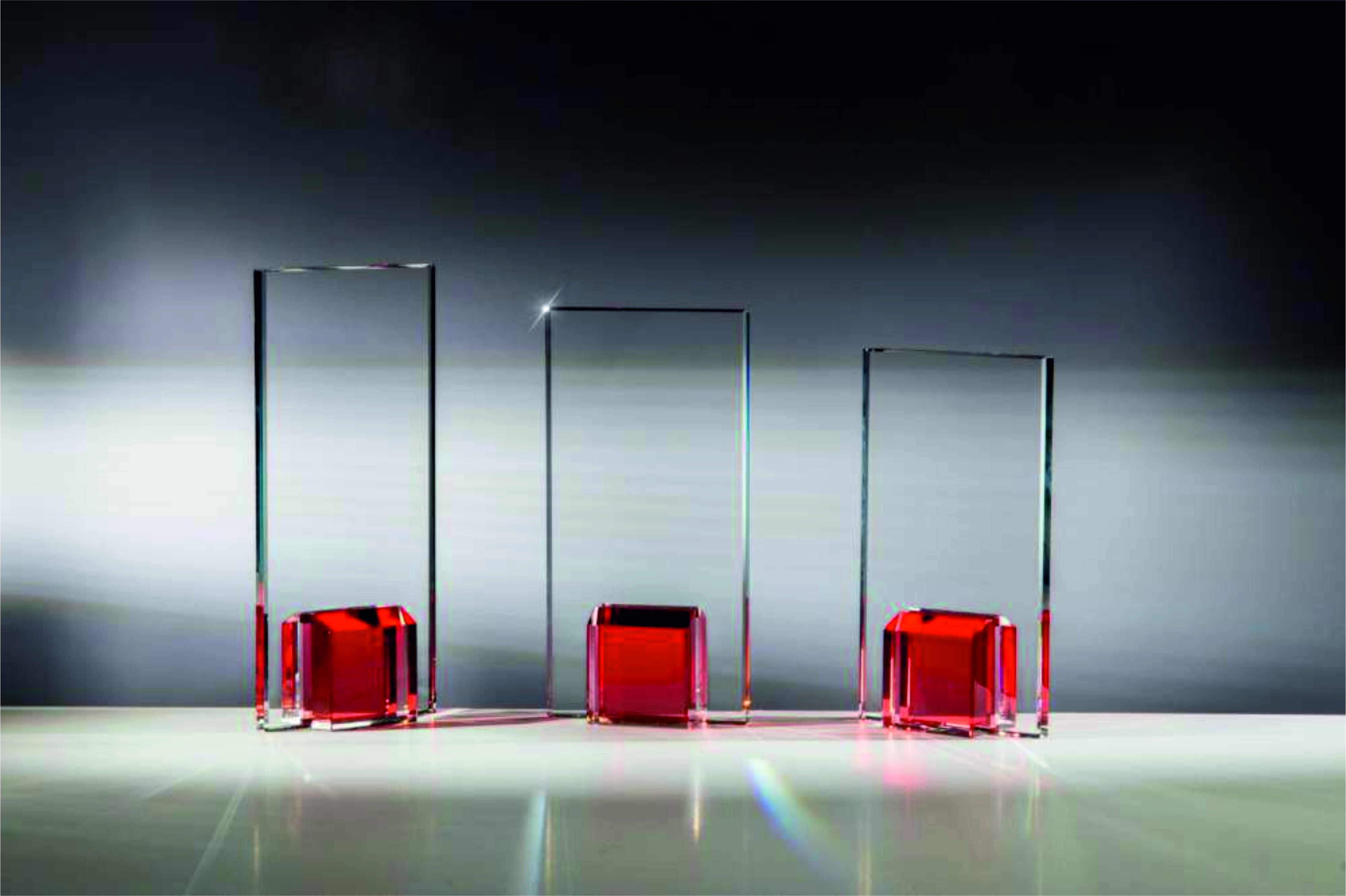 Farbige Glastrophäe Rubinrot in 3 Größen Lieferbar